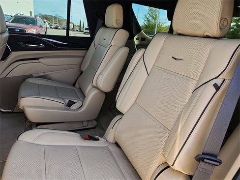 Used 2023 Cadillac Escalade Premium Luxury image 16