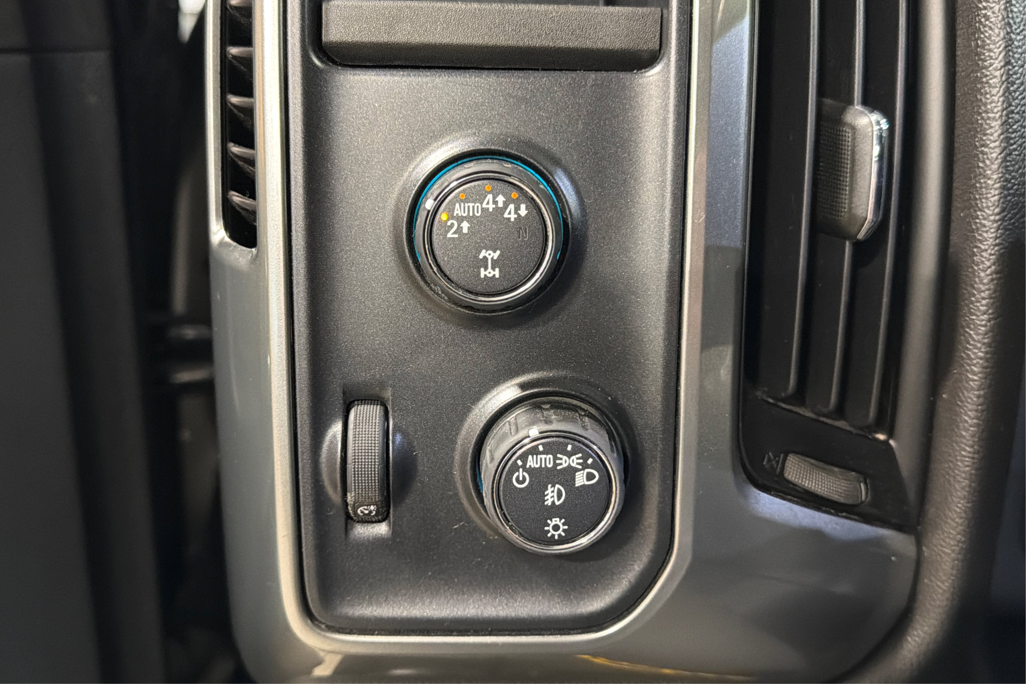 Used 2018 Chevrolet Silverado 1500 LT w/ All Star Edition AWD/4WD image 20