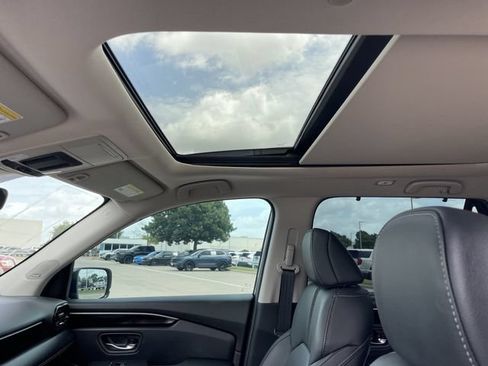 Certified 2025 Honda Pilot Touring image 25