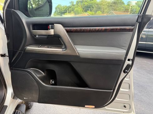 Used 2009 Toyota Land Cruiser image 55