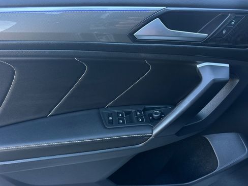 Used 2023 Volkswagen Tiguan SE R-Line image 11