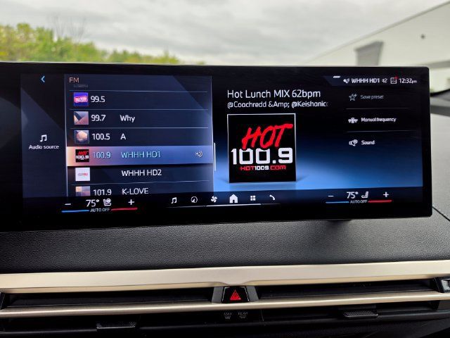 Used 2024 BMW iX xDrive50 w/ Premium Package AWD/4WD image 63