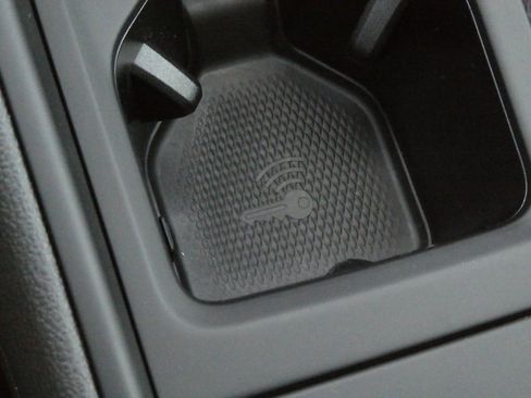 New 2025 Volkswagen Tiguan SE image 13