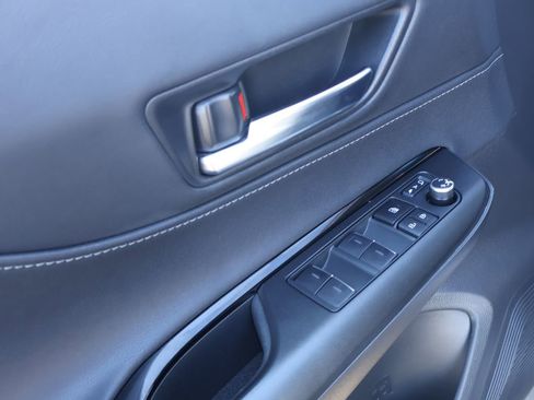 Used 2024 Toyota Venza LE image 20