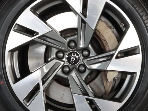 Used 2023 Audi e-tron Premium w/ Convenience Plus Package AWD/4WD image 7