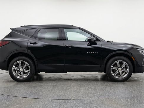 Used 2025 Chevrolet Blazer LT FWD image 11