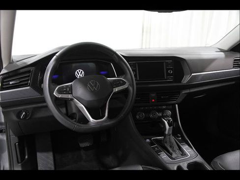 Certified 2023 Volkswagen Jetta SE FWD image 6