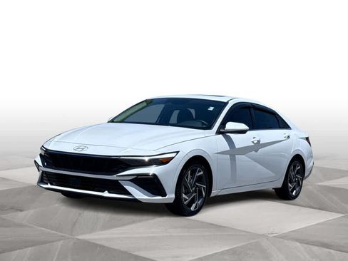 Used 2024 Hyundai Elantra SEL w/ Convenience Package FWD image 4