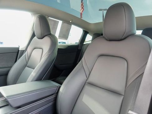 Used 2025 Tesla Model Y Long Range image 19