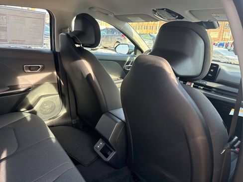 New 2025 Kia K4 LXS image 12