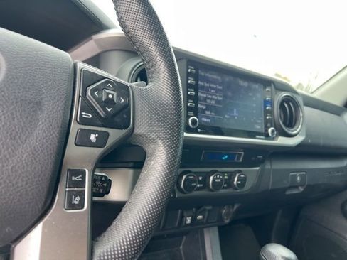 Used 2021 Toyota Tacoma SR5 w/ Trail Edition image 17