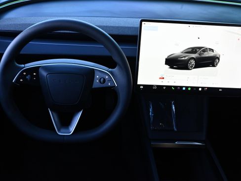 Used 2025 Tesla Model 3 Long Range image 10