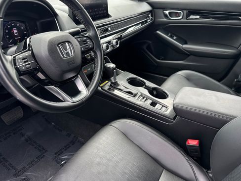 Used 2022 Honda Civic Touring image 4