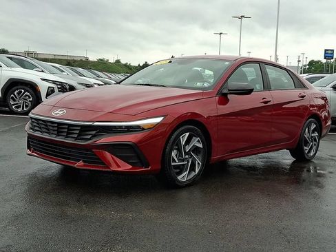 Certified 2025 Hyundai Elantra Sport FWD image 3