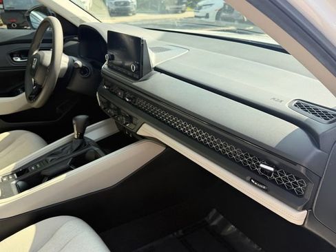 Used 2025 Honda Accord SE image 17