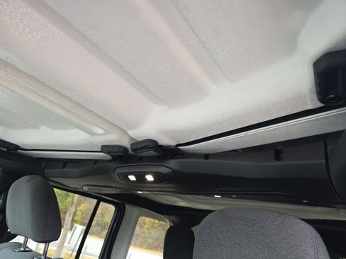 Used 2025 Jeep Wrangler Unlimited Rubicon image 21