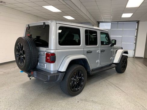 Used 2024 Jeep Wrangler Unlimited Sahara w/ Safety Group AWD/4WD image 4