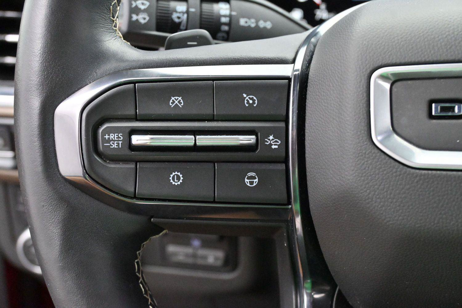 Used 2025 GMC Yukon Denali Ultimate AWD/4WD image 21