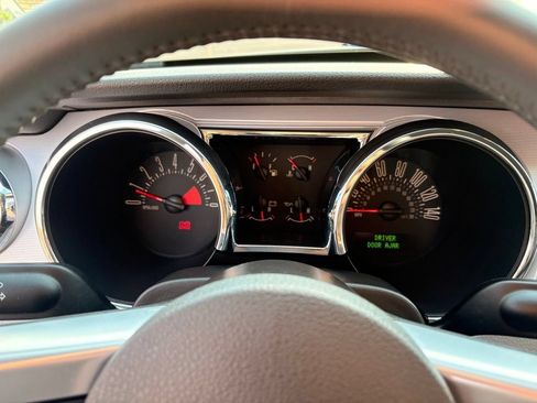 Used 2009 Ford Mustang GT RWD image 12