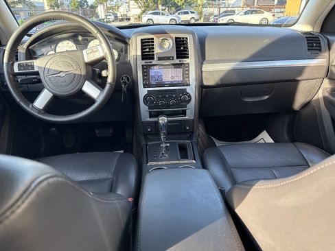 Used 2010 Chrysler 300 Touring image 23