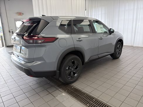 Used 2026 Nissan Rogue SV AWD/4WD image 4