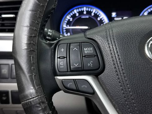 Used 2017 Toyota Highlander XLE w/ Carpet Mat Package AWD/4WD image 31