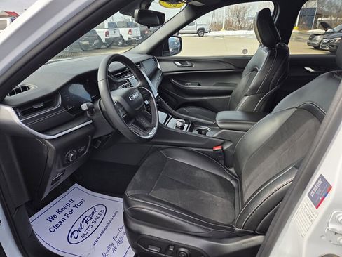 Used 2024 Jeep Grand Cherokee L Laredo image 10