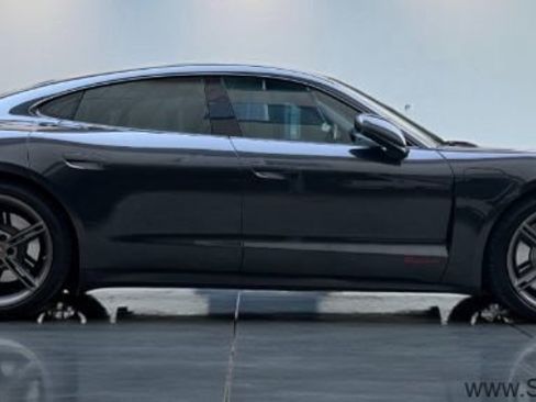 Used 2022 Porsche Taycan image 7