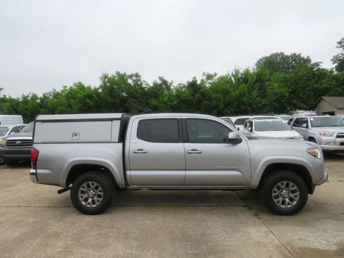 Used 2019 Toyota Tacoma SR5 RWD image 4