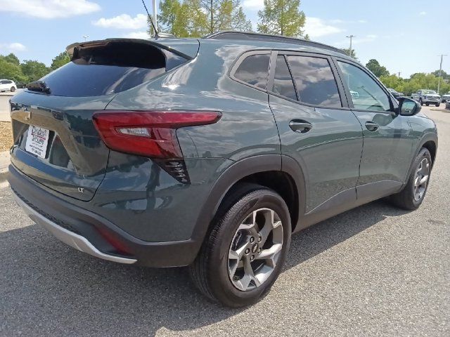Used 2025 Chevrolet Trax LT FWD image 3