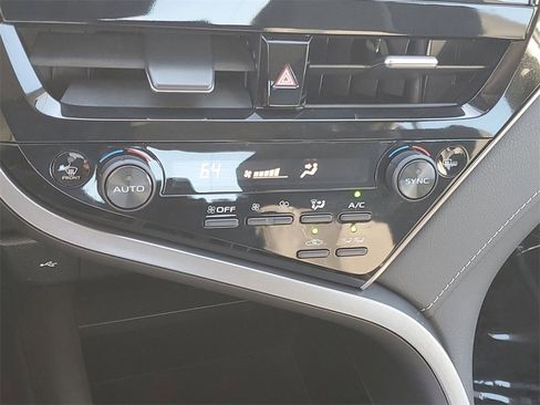 Used 2022 Toyota Camry XSE image 18