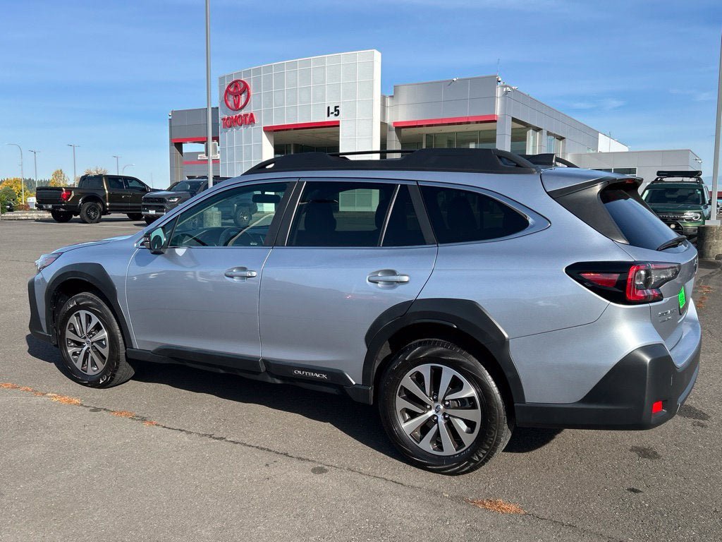 Used 2023 Subaru Outback Premium AWD/4WD image 8