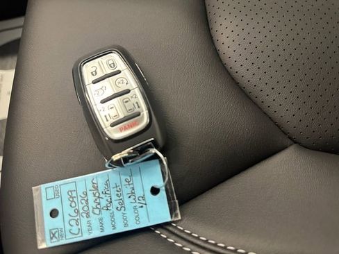New 2026 Chrysler Pacifica Select image 17