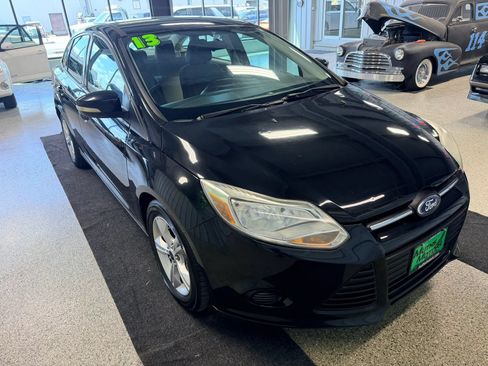 Used 2013 Ford Focus SE FWD image 2