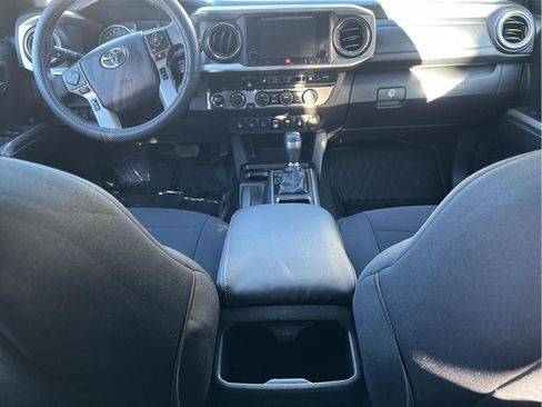 Used 2019 Toyota Tacoma Limited image 11