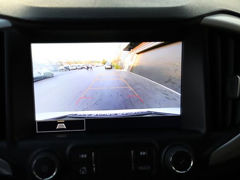 Used 2024 GMC Terrain SLT image 24