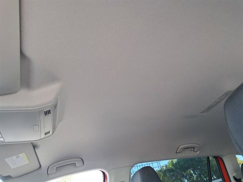 Used 2018 Volkswagen Tiguan S image 31