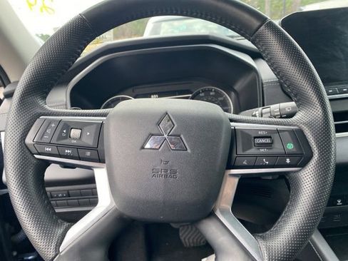 Used 2024 Mitsubishi Outlander SE image 17