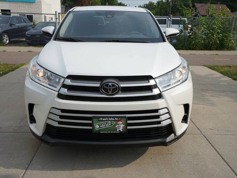 Used 2018 Toyota Highlander LE AWD/4WD image 18