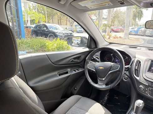 Used 2020 Chevrolet Equinox LT w/ Driver Convenience Package image 17
