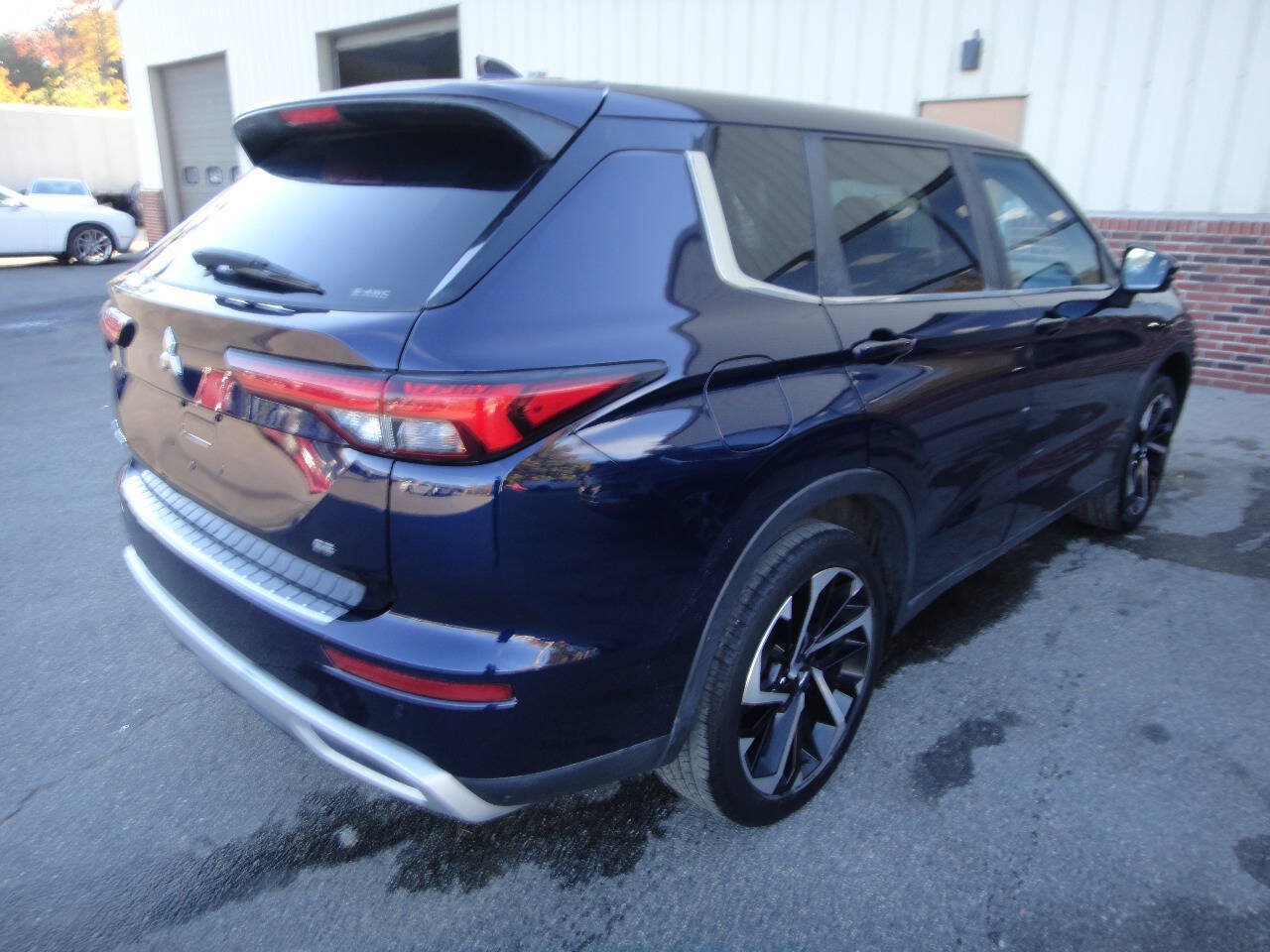 Used 2022 Mitsubishi Outlander SE AWD/4WD image 4