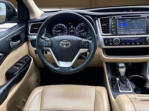 Used 2016 Toyota Highlander Limited image 5