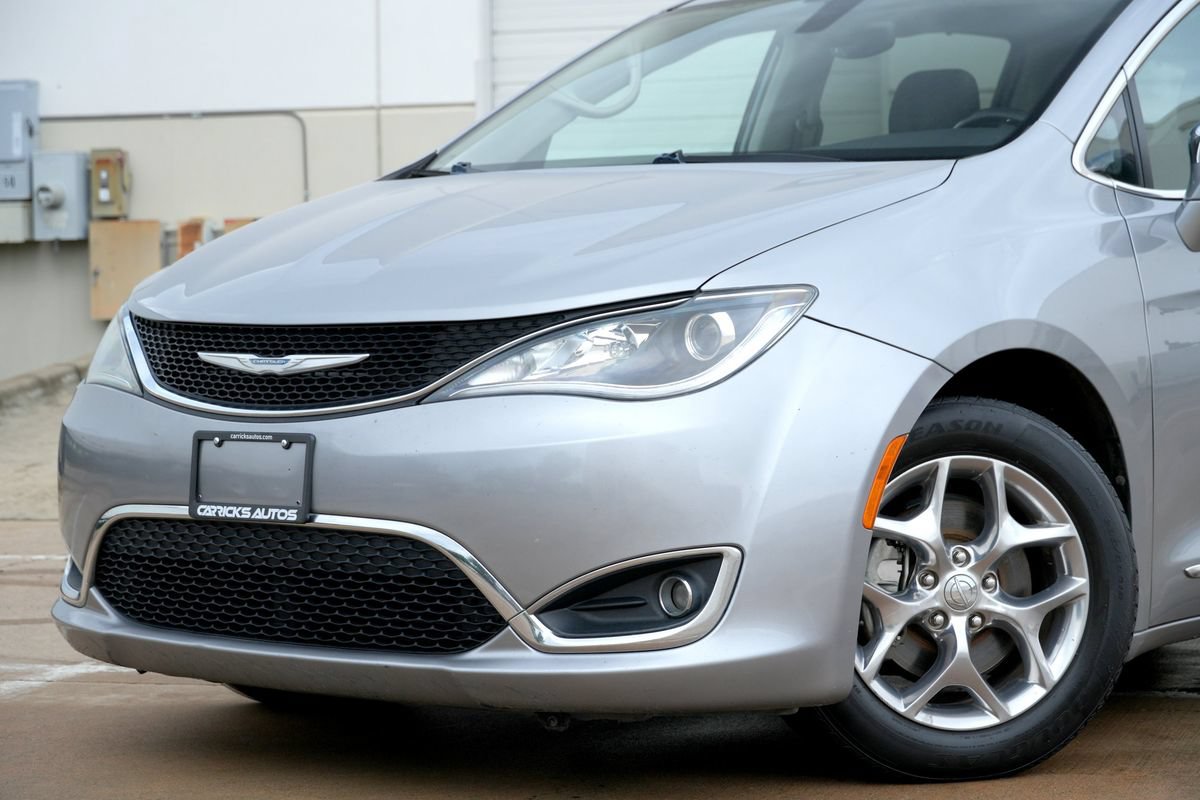 Used 2018 Chrysler Pacifica Limited FWD image 22