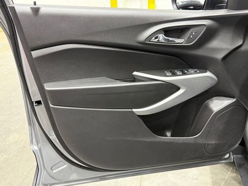 Used 2025 Chevrolet Trax LS image 14
