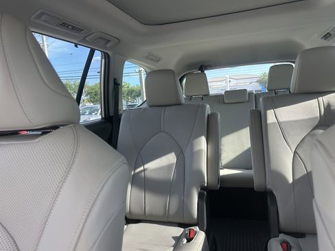 Used 2025 Toyota Grand Highlander AWD Hybrid image 6