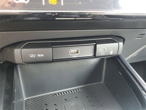 New 2025 Kia Niro EX Touring image 32