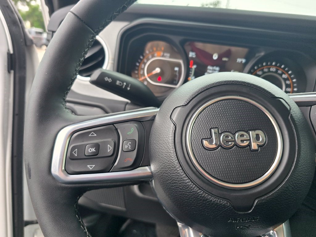Used 2026 Jeep Wrangler Unlimited Sahara AWD/4WD image 18