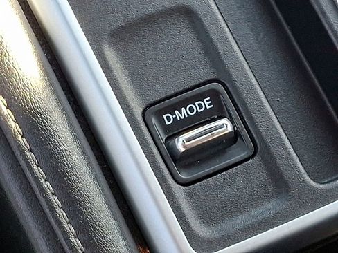 Used 2022 Nissan Pathfinder SL image 25