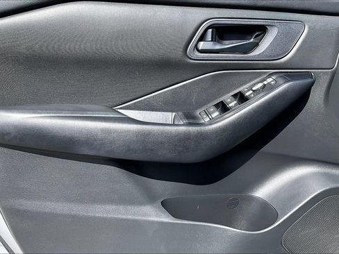 Used 2024 Nissan Rogue S FWD image 21