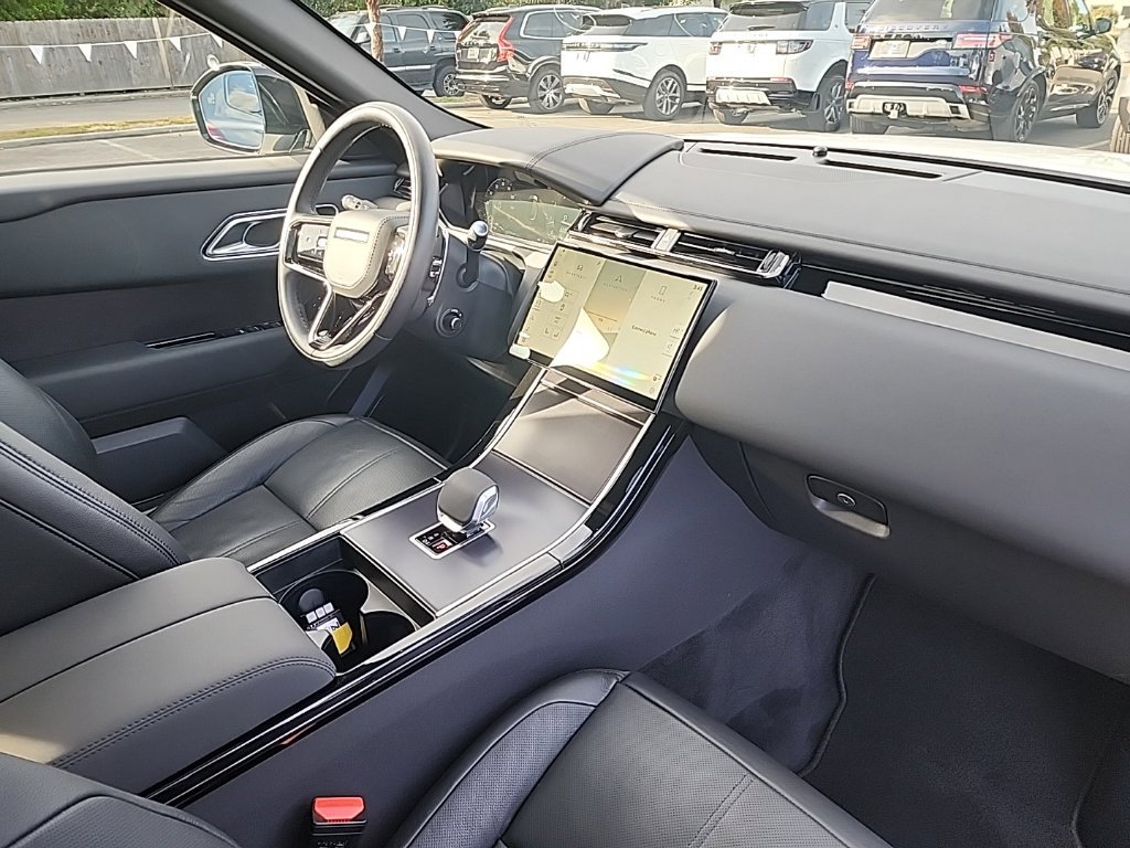 Certified 2026 Land Rover Range Rover Velar Dynamic SE AWD/4WD image 20